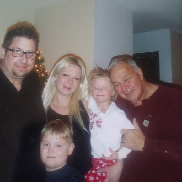 Meet your Posher, Kristen - Picture 1 of 1